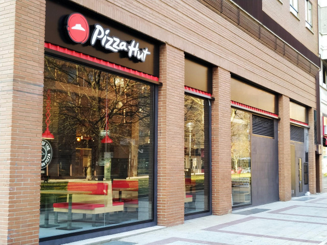 Archivo - Tienda de Pizza Hut en Pamplona, ubicada en la avenida de Pío XII.