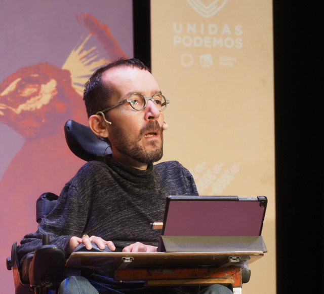 El portavoz de Unidas Podemos en el Congreso de los Diputados, Pablo Echenique, interviene durante un mitin en Valladolid, a 30 de enero de 2022, en Valladolid , Castilla y León, (España).