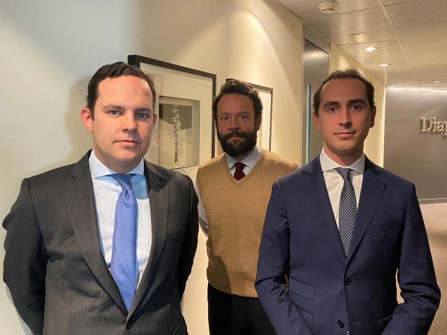 Los responsables de la división de asesoramiento a fundaciones e instituciones de Diaphanum, Ignacio García-Blanco y Carlos Ribá, y el socio director de la firma, Hugo Aramburu.