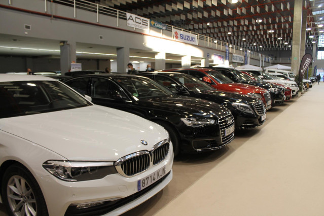 Archivo - Varios vehículos expuestos en Fecirauto, la feria de automóviles más grande e importante de provincia, en el Pabellón Ferial de Ciudad Real, a 11 de noviembre de 2021, en Ciudad Real, Castilla La-Mancha (España). El Pabellón de Ciudad Real acoge
