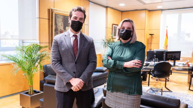 La presidenta de Asufin, Patricia Suárez, y el secretario general del Tesoro y Financiación Internacional, Carlos Cuerpo.