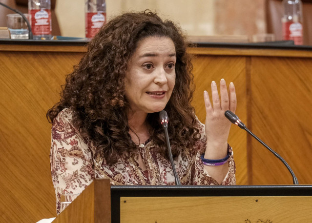 La portavoz parlamentaria de Unidas Podemos por Andalucía, Inmaculada Nieto, este jueves en el Pleno de la Cámara.