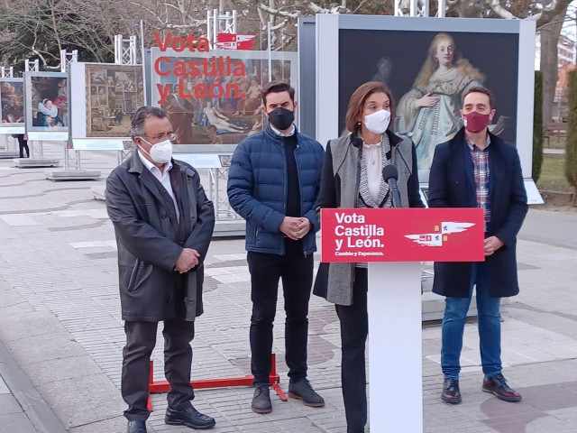 La ministra Reyes Maroto junto al Secretario General del PSOE, Antidio Fagúndez, y el Alcalde Luciano Huerga.