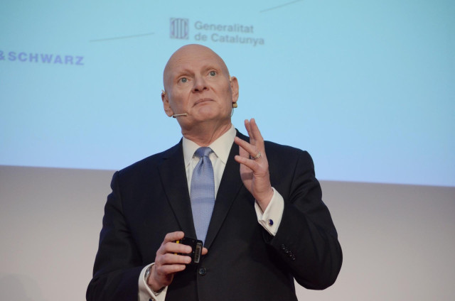 El CEO de la GSMA, John Hoffman, comparece para informar sobre las últimas novedades del Mobile World Congress 2022, en la Gran Via Fira de Barcelona, a 10 de febrero de 2022, en Barcelona, Catalunya (España).