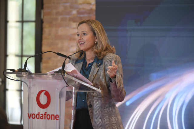 La vicepresidenta primera del Gobierno y ministra de Asuntos Económicos y Transformación Digital, Nadia Calviño, durante su intervención en la presentación del Centro Europeo de Excelencia de Vodafone  a 31 de enero del 2021 en Málaga (Andalucía).