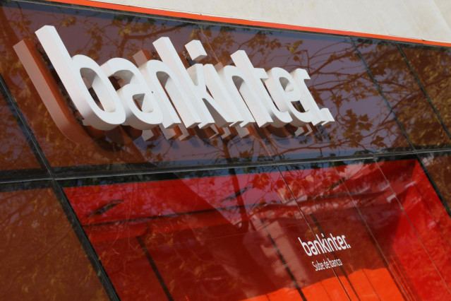 Archivo - Letrero del banco Bankinter en una de sus oficinas