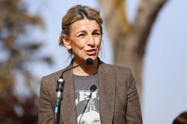 La vicepresidenta segunda del Gobierno y ministra de Trabajo, Yolanda Díaz, interviene en un encuentro público en el Anfiteatro del Parque de la Muela,