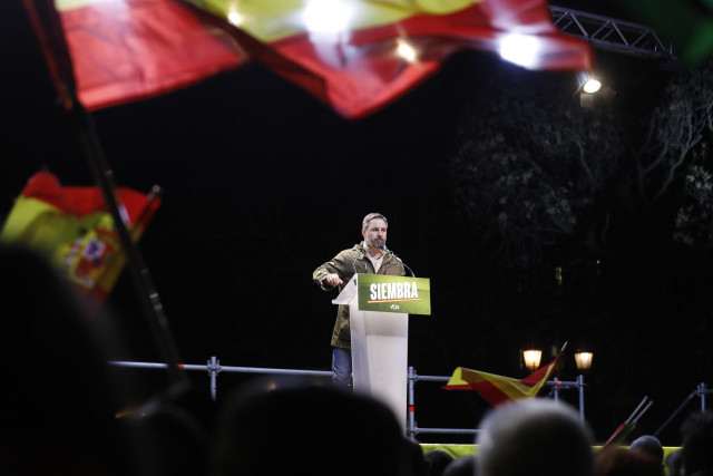 El presidente de Vox, Santiago Abascal, interviene en el cierre de campaña de Vox para las elecciones regionales del 13F, en la Plaza de San Pablo de Valladolid, a 11 de febrero de 2022, en Valladolid, Castilla y León (España).