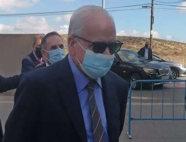 Archivo - El exvicepresidente del Gobierno Alfonso Guerra en una visita a Alicante.