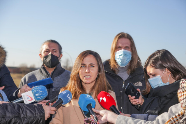 La secretaria general de Podemos y ministra de Derechos Sociales y Agenda 2030, Ione Belarra; el candidato de Unidas Podemos a la Presidencia de Castilla y León, Pablo Fernández (2d);