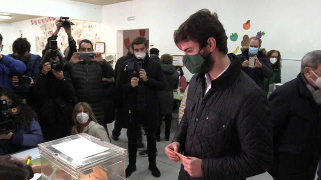 García-Gallardo, candidato de Vox, durante la votación.