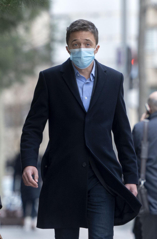 El dirigente de Más País, Iñigo Errejón, a su llegada para declarar por un presunto delito leve de maltrato, en los Juzgados de Plaza Castilla, a 25 de enero de 2022, en Madrid (España).