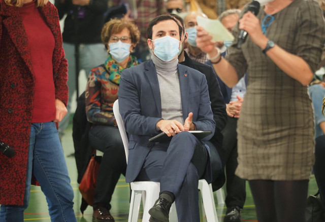 El coordinador federal de IU y ministro de Consumo, Alberto Garzón, participa en el polideportivo del barrio de La Victoria en el cierre de campaña para las elecciones regionales del 13F, a 11 de febrero de 2022, en Valladolid, Castilla y León (España).