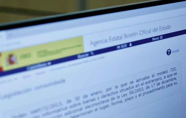 Imagen en una pantalla de ordenador de la orden emitida por el BOE, que aprobó en 2013 el Modelo 720, de declaración informativa sobre bienes y derechos situados en el extranjero, en una administración de Hacienda en Guzmán El Bueno, a 27 de enero de 2022
