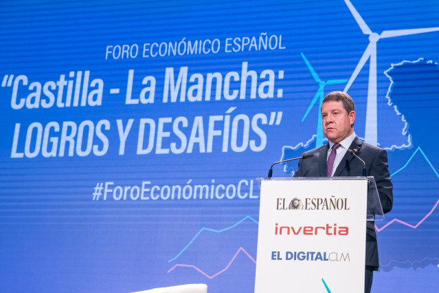 El presidente de Castilla-La Mancha, Emiliano García-Page, abre el I Foro Económico Español ‘Castilla-La Mancha: Logros y Desafíos’, que se celebra en la sede de la entidad financiera Eurocaja Rural.