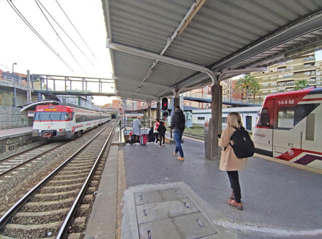 Archivo - Estación de Cercanías de Renfe en Barakaldo
