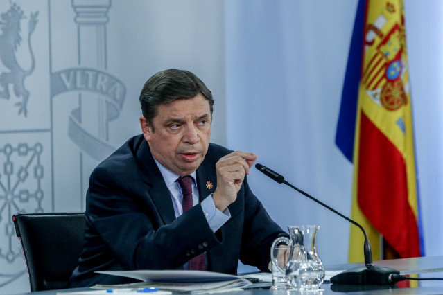 Archivo - El ministro de Agricultura, Alimentación y Pesca, Luis Planas, en una rueda de prensa posterior a una reunión del Consejo de Ministros, en La Moncloa, a 8 de febrero de 2022, en Madrid (España). El Consejo de Ministros, junto a las CCAA, han apr