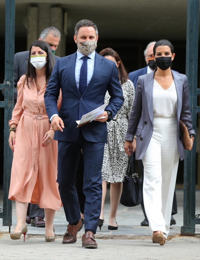 Archivo - El presidente de Vox, Santiago Abascal, junto a Rocío Monasterio