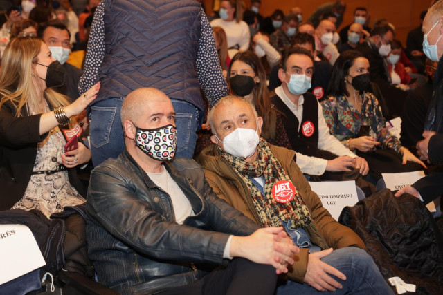 El secretario general del sindicato CCOO, Unai Sordo (i); y el secretario general de UGT, Pepe Álvarez, en una imagen de archivo