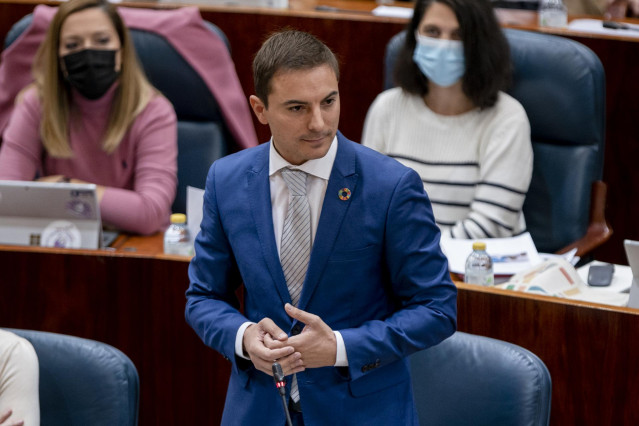 Archivo - El portavoz del PSOE en la Asamblea de Madrid, Juan Lobato, durante una sesión de control al Gobierno regional en la Asamblea, a 4 de noviembre de 2021, en Madrid, (España).  El Pleno de la Asamblea de Madrid de este jueves centra su debate en e