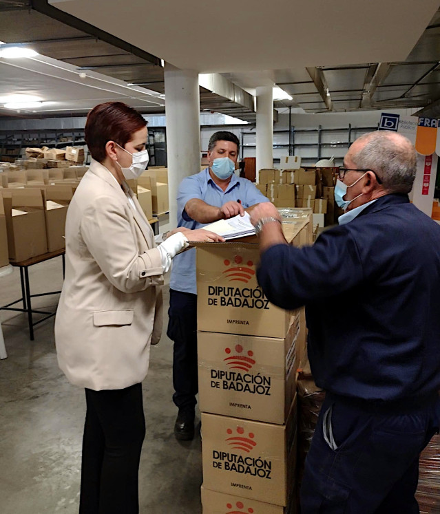 Don Benito y Villanueva de la Serena reciben la documentación y material electoral para la consulta de la fusión