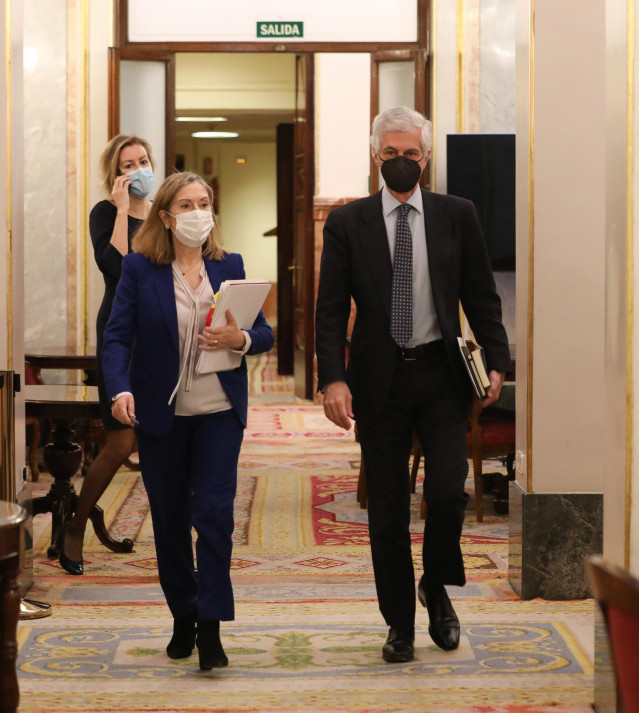 La vicepresidenta segunda del Congreso, Ana Pastor y el secretario cuarto de la Mesa del Congreso de los Diputados, Adolfo Suárez Illana, a su llegada a una reunión de la Mesa del Congreso de los Diputados, a 15 de febrero de 2022, en Madrid (España).