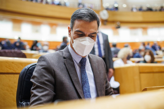 El presidente del Gobierno, Pedro Sánchez, en un pleno en el Senado, a 15 de febrero de 2022, en Madrid (España). El presidente del Gobierno ha vuelto a una sesión de control de Gobierno en el Senado, después de diciembre del año pasado, donde se ha somet