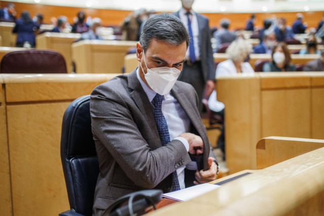 El presidente del Gobierno, Pedro Sánchez, en un pleno en el Senado, a 15 de febrero de 2022, en Madrid (España).