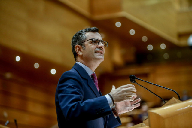 Archivo - El ministro de la Presidencia, Relaciones con las Cortes y Memoria Democrática, Félix Bolaños, interviene durante una sesión de control al Gobierno en el Senado, a 2 de noviembre de 2021, en Madrid, (España). Las medidas para frenar la subida de