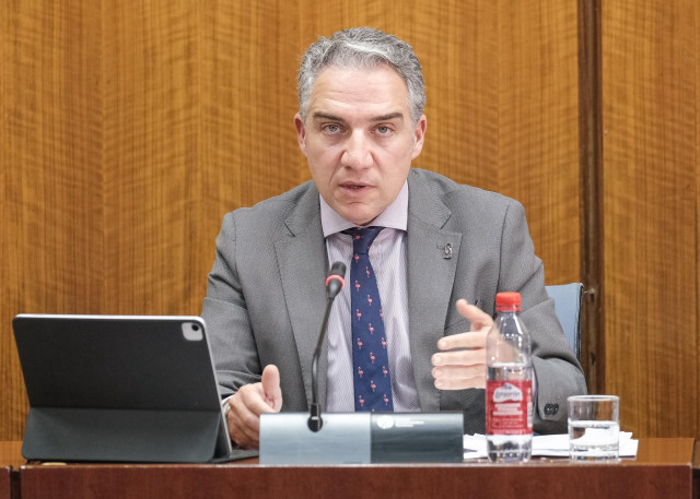 El consejero de la Presidencia, Administración Pública e Interior, Elías Bendodo, en la comisión parlamentaria de Asuntos Europeos este martes.