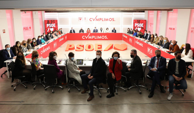 La ministra de Hacienda, María Jesús Montero; la ministra Portavoz y de Política Territorial, Isabel Rodríguez; el portavoz del Grupo Parlamentario Socialista en el Congreso de los Diputados, Héctor Gómez en una reunión de la Ejecutiva Federal del PSOE.