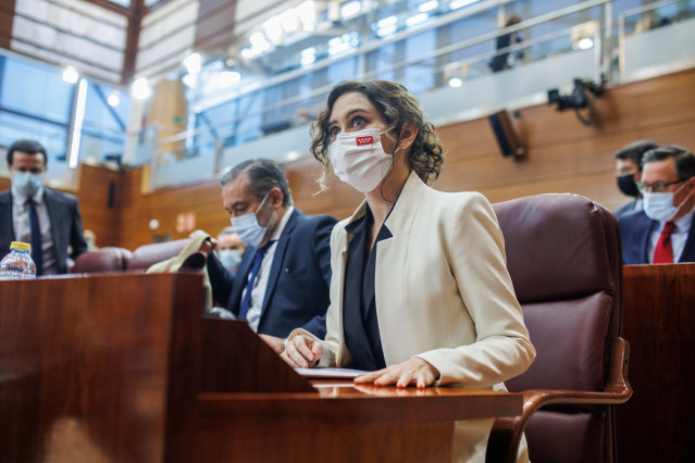 La presidenta de la Comunidad de Madrid, Isabel Díaz Ayuso, y el consejero de Presidencia, Enrique López
