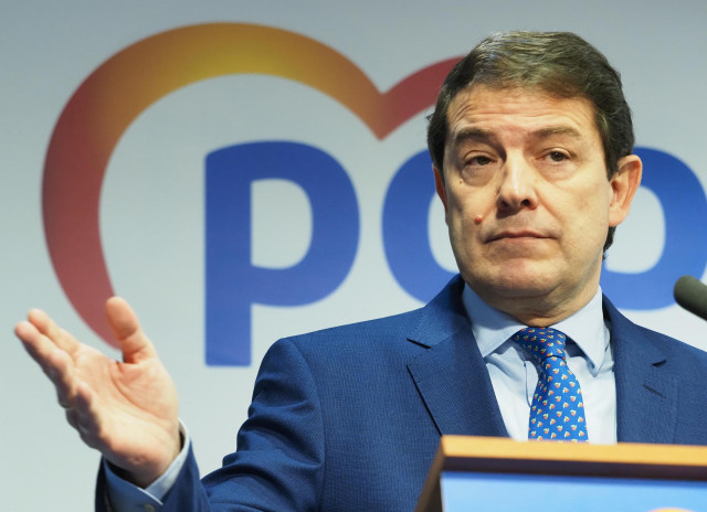 El presidente del PP en funciones de la Junta de Castilla y León, Alfonso Fernández Mañueco, ofrece una rueda de prensa para informar sobre la situación política tras las elecciones autonómicas
