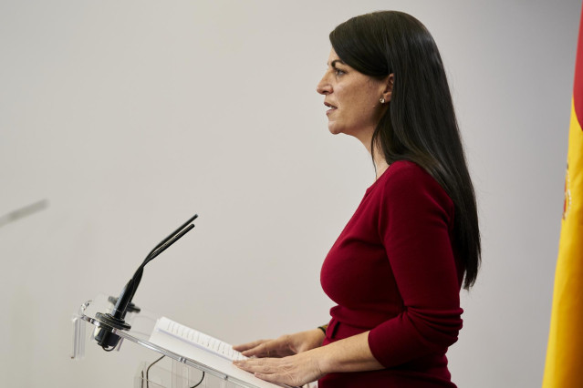 Archivo - La portavoz adjunta de Vox en el Congreso, Macarena Olona, en una rueda de prensa en el Congreso.