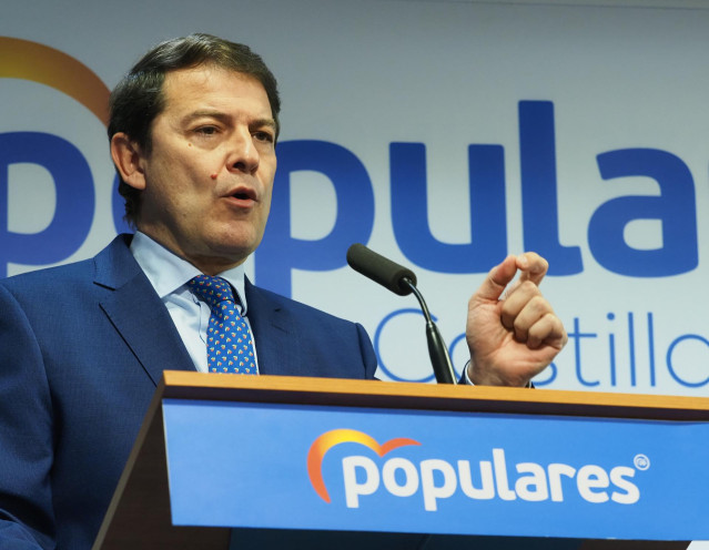 El presidente del PP en funciones de la Junta de Castilla y León, Alfonso Fernández Mañueco, ofrece una rueda de prensa para informar sobre la situación política tras las elecciones autonómicas