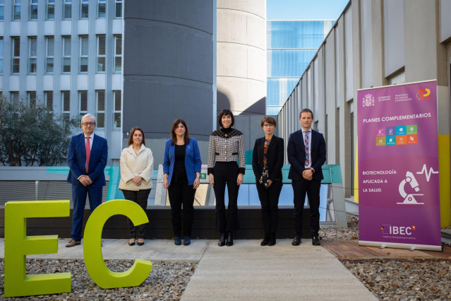 La ministra de Ciencia e Innovación, Diana Morant, ha presentado el plan 'Desarrollo de herramientas para el diagnóstico, pronóstico y terapias avanzadas o dirigidias en medicina personalizada' en el Institut de Bioenginyeria de Catalunya (IBEC)