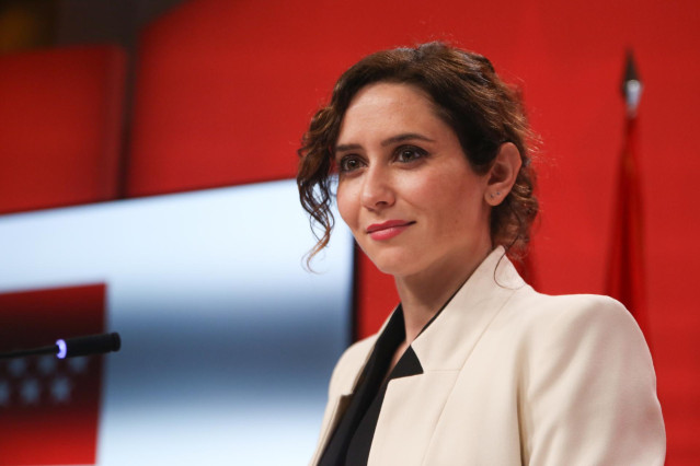 La presidenta de la Comunidad de Madrid, Isabel Díaz Ayuso, en una rueda de prensa en la Real Casa de Correos, a 17 de febrero de 2022, en Madrid (España).
