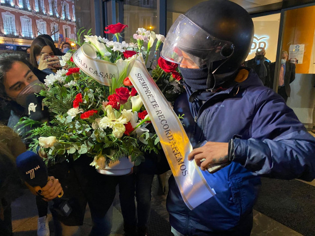 Concentración en 'Génova' para apoyar a la presidenta madrileña, Isabel Díaz Ayuso.