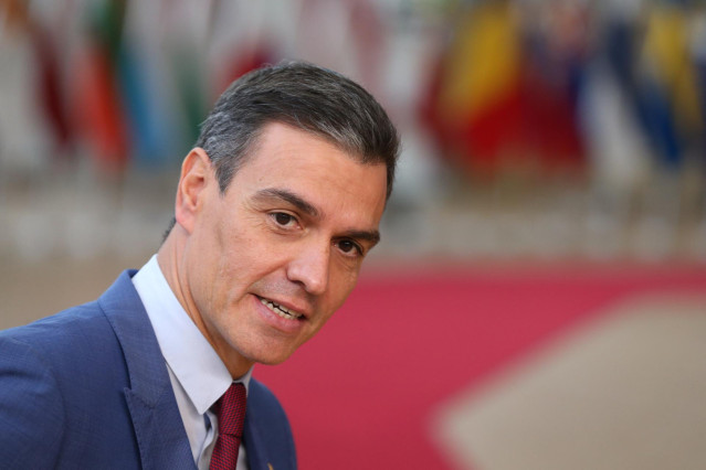 Archivo - El presidente del Gobierno, Pedro Sánchez, responde a los medios antes de participar en el Consejo Europeo de la UE en el Edificio Europa, a 21 de octubre de 2021, en Bruselas, (Bélgica). El punto principal de la jornada es el debate sobre los p