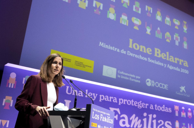 La ministra de Derechos Sociales y Agenda 2030, Ione Belarra, interviene en la presentación de un Libro Blanco para un nuevo marco nacional sobre apoyo y protección familiar, en Caixa Fórum, a 3 de febrero de 2022, en Madrid (España).