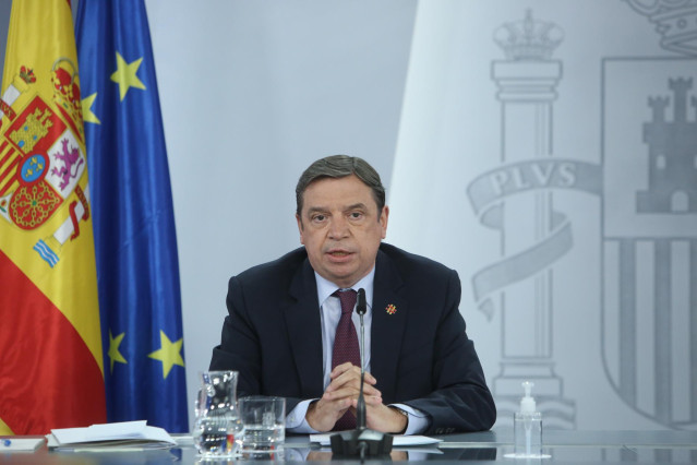 Archivo - El ministro de Agricultura, Pesca y Alimentación, Luis Planas, en una rueda de prensa posterior a una reunión del Consejo de Ministros, en La Moncloa, a 8 de febrero de 2022, en Madrid (España).