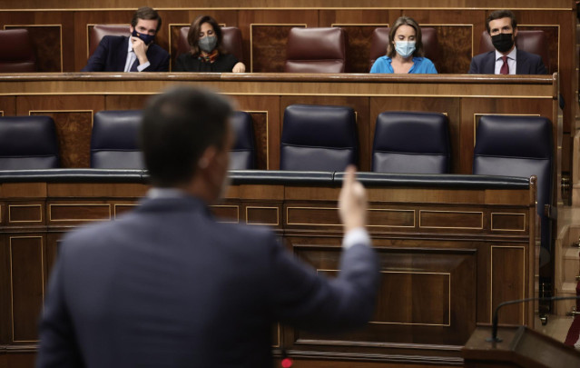 Archivo - El presidente del Gobierno, Pedro Sánchez, interviene en una sesión de control en el Congreso