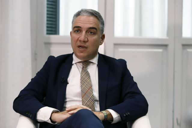 Archivo - El consejero de Presidencia, Administraciones Públicas e Interior de la Junta de Andalucía y portavoz de la Junta de Andalucía, Elías Bendodo en un momento de la entrevista con Europa Press.