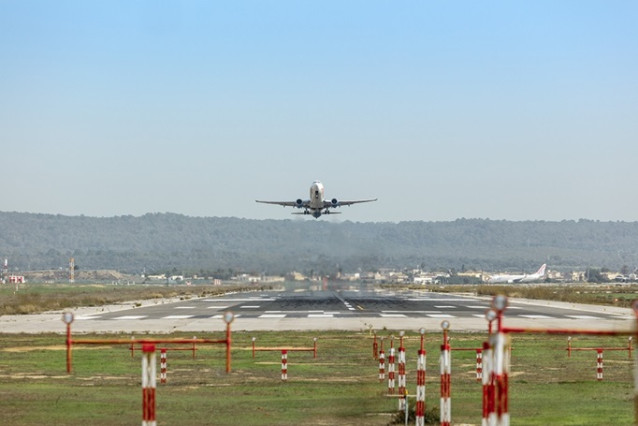 Avión despegando.