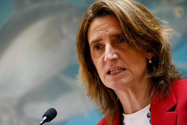 La vicepresidenta tercera y ministra para la Transición Ecológica y el Reto Demográfico (MITECO), Teresa Ribera, interviene en una rueda de prensa posterior a una reunión con alcaldes, en la sede del Instituto Español de Oceanografía, a 11 de febrero de 2