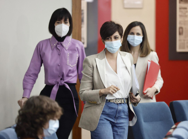 (I-D) La ministra Portavoz, Isabel Rodríguez; la ministra de Ciencia e Innovación, Diana Morant y la ministra de Derechos Sociales y Agenda 2030, Ione Belarra,  tras la reunión del Consejo de Ministros extraordinario en Moncloa.