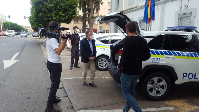 El presidente de Melilla en una de sus visitas a la sede de la Policía Local