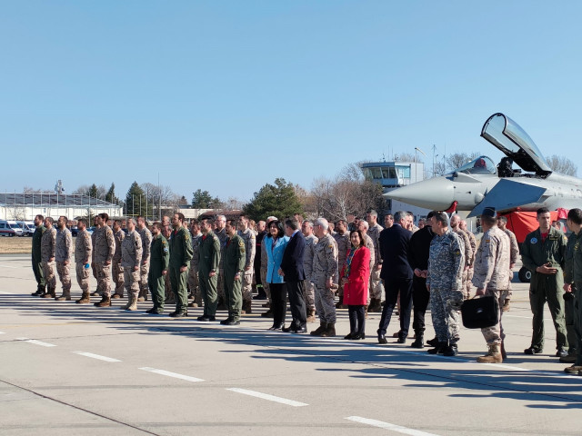 La ministra de Defensa, Margarita Robles, visita el destacamento español desplegado en la base 'Graf Ignatiev' para participar en la misión de la OTAN de vigilancia de su espacio aéreo.