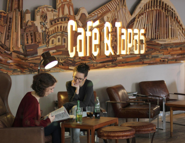 Archivo - Restaurante Café & Tapas (Compañía del Trópico)