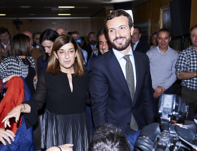 Archivo - El presidente del PP y candidato a la Presidencia del Gobierno, Pablo Casado y la presidenta del PP de Cantabria, María José Sáenz de Buruaga, a su llegada a un acto del PP en Santander, Cantabria (España), a 5 de noviembre de 2019.